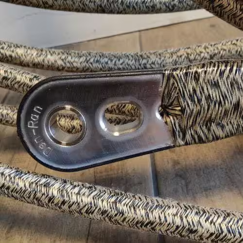 Gros plan sur cosse titane DEN-RAN d'un câble textile