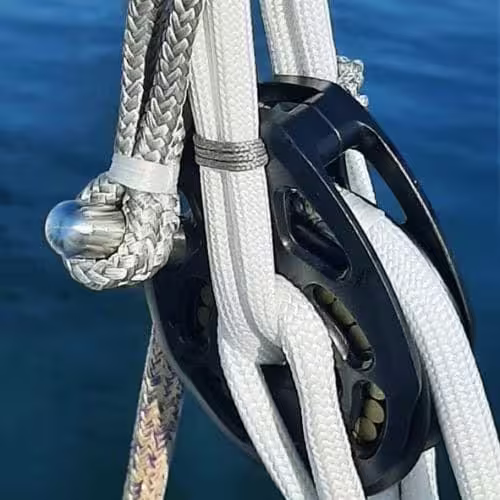 Loops et accroches textiles par DEN-RAN sur poulie Harken